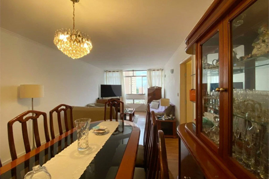 Apartamento de 03 Dormitórios com uma Vaga.