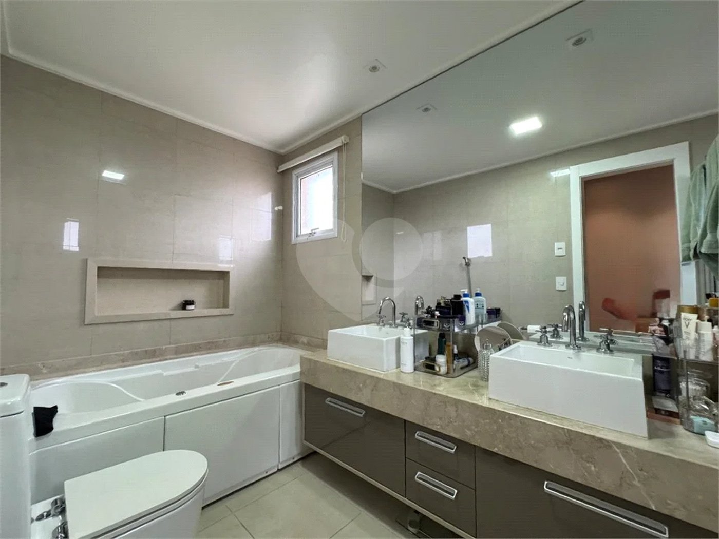 Santana Alto Padrão/Porteira Fechada, Apto. 260 m² 4 Suítes, 5 vagas 2 depósitos privativos