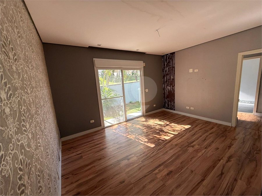 Casa alto padrão condomínio fechado em Atibaia com 4 suítes e ampla área de lazer, espaço gourmet, piscina, 6 vagas garagem