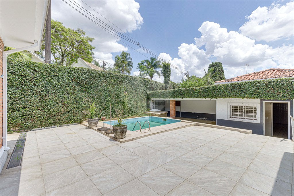 Casa Térrea à venda com 3 quartos, sendo 1 suíte,  em Alto da Boa Vista, São Paulo, SP
