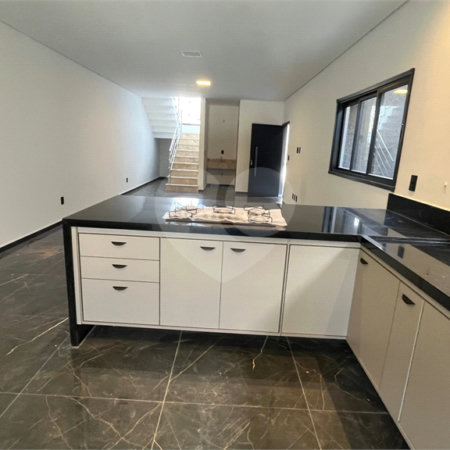 Casa Assobradada com 3 suítes na Vila Thais em Atibaia