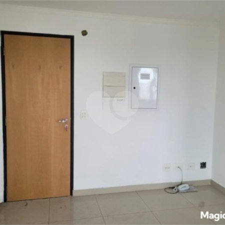 Sala comercial com 35m² , 1 vaga , 1 banheiro , à venda na Penha.