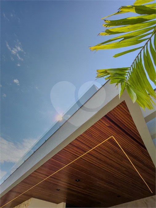 Indaiatuba - Condominio Villa Sapezal - 318 m² de Terreno - 230 m² de Área Construída - 3 suítes, sendo 1 Master com closet planejado - Sala de TV - Sala de estar integrada à Sala de jantar - Cozinha com móveis planejados - Despensa - Escritório planejado - Lavabo - Piscina com preparação para aquec