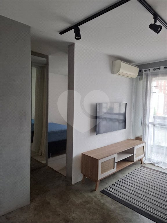 Apartamento moderno e mobiliado, 1 dormitório 1 banheiro, sala de star com varanda, cozinha americana, na Vila Olímpia.