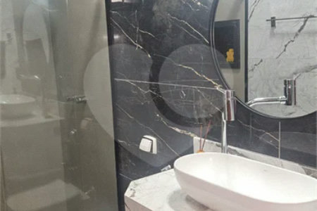 Indaiatuba- condominio Vale das Laranjeiras - Itaici - Terreno 3040,00 ms- construida 220ms - 3 dormitórios, sendo 2 suítes e uma suíte master com closet, além de uma sala ampla com 3 ambientes, Cozinha planejada,, campo de futebol/vôlei, Area de lazer com piscina, espaço gourmet com churrasque