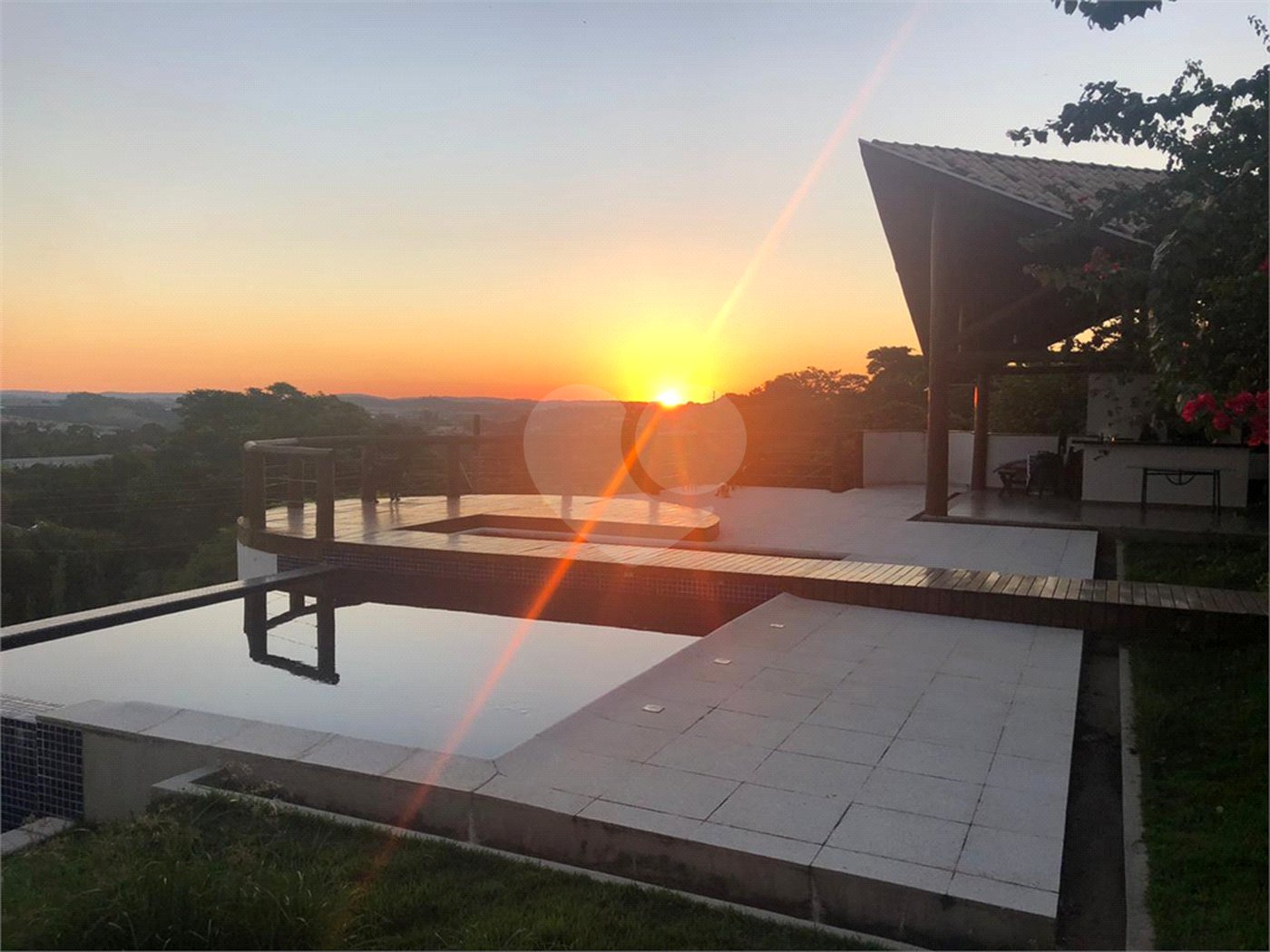 Mansão de Luxo em Louveira: Viva o Sonho no Condomínio Jardim Primavera