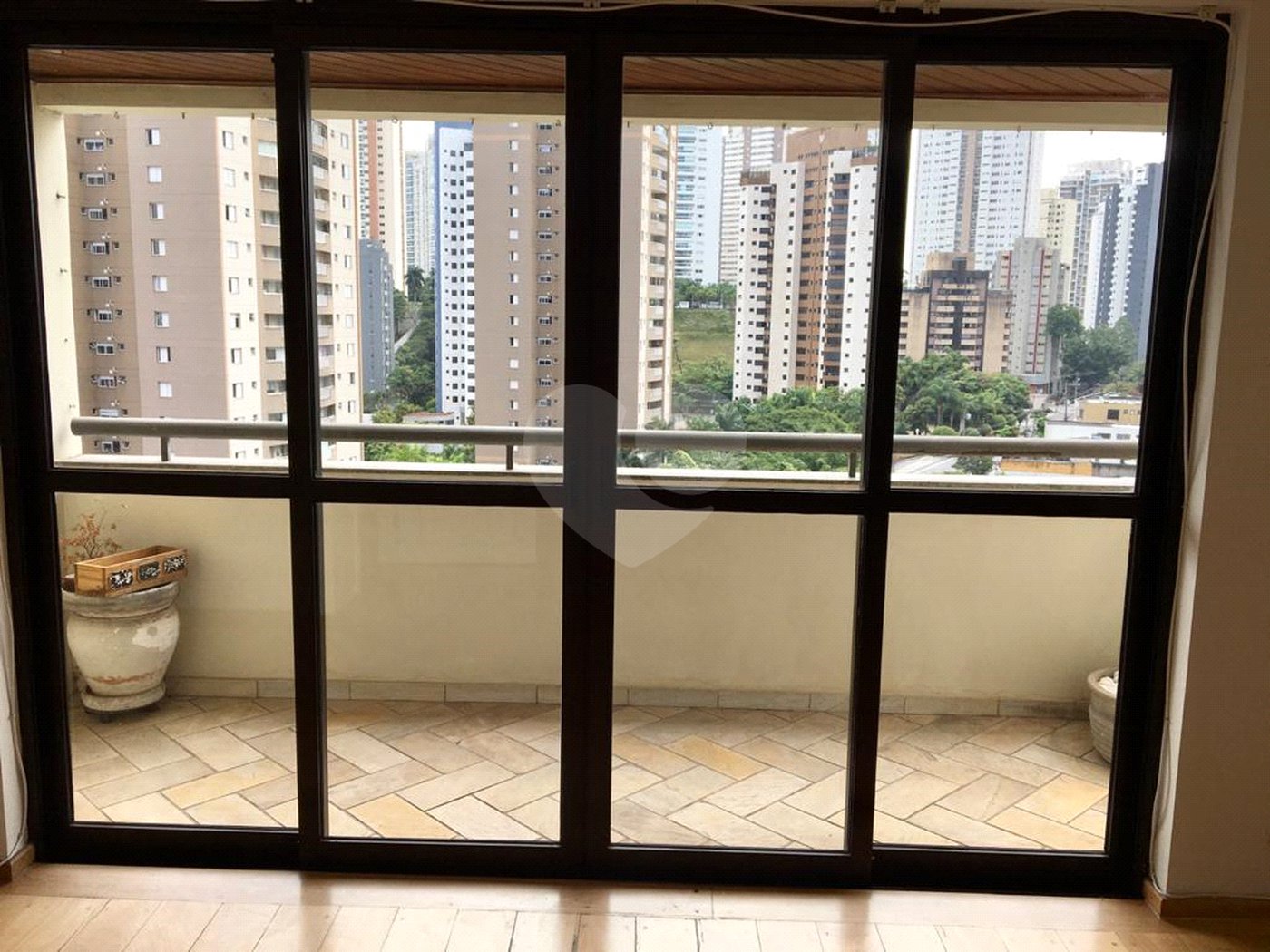 Apartamento com 3 Dormitórios sendo 1 Suíte 2 Vagas à Venda 99 m² por R$ 650.000