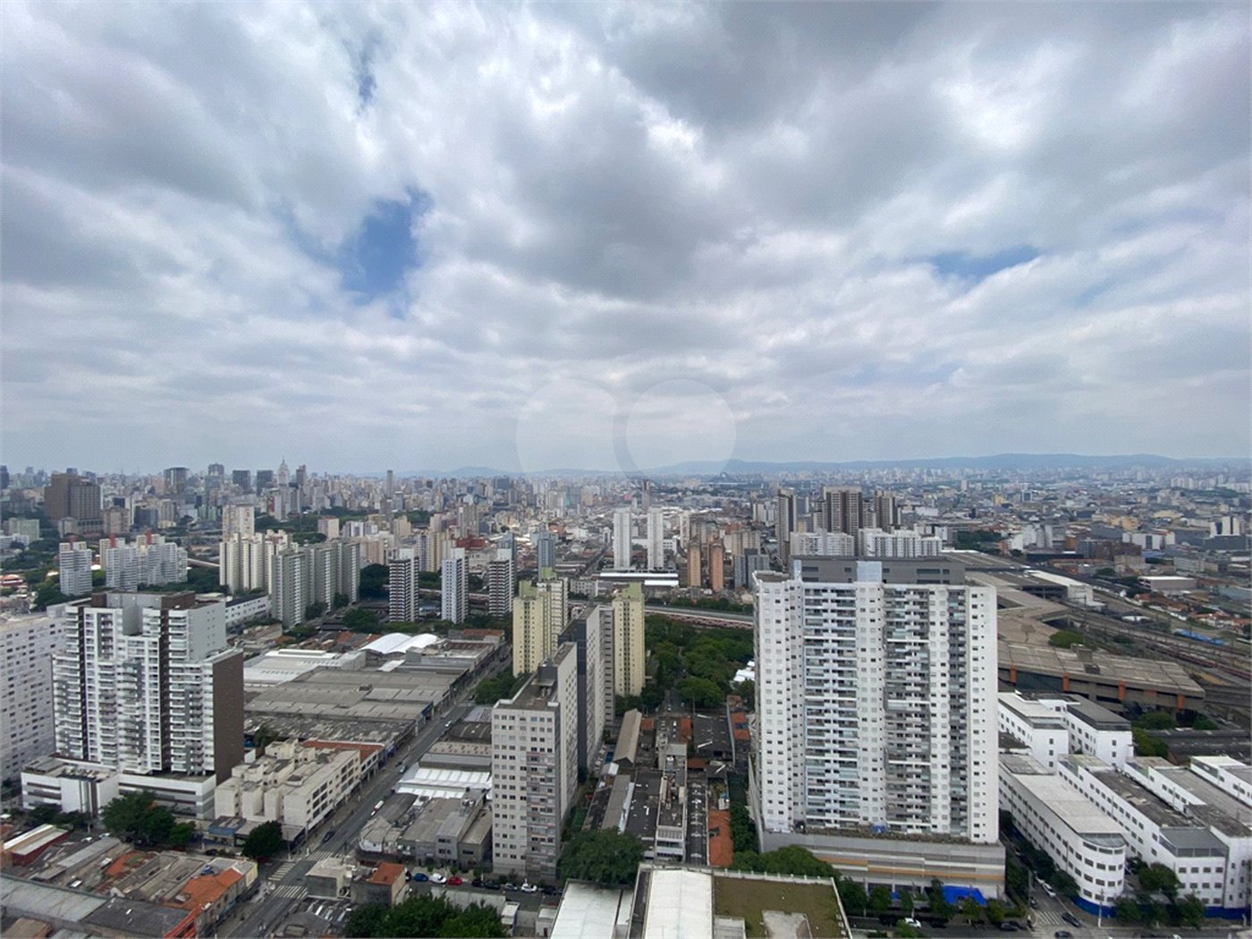 Apartamento com 3 quartos e varanda gourmet próximo do metrô