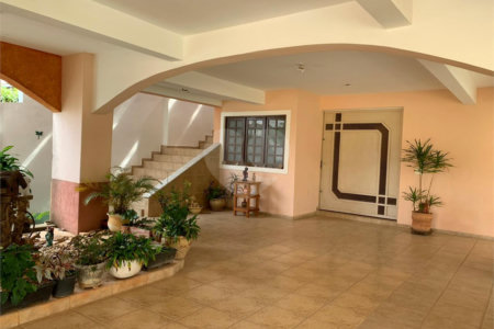 Casa ampla à venda no Vale das Flores em Atibaia