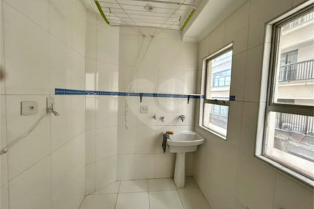 Apartamento Reformado com 1 dormitório, 1 vaga de garagem em Santa Cecília.