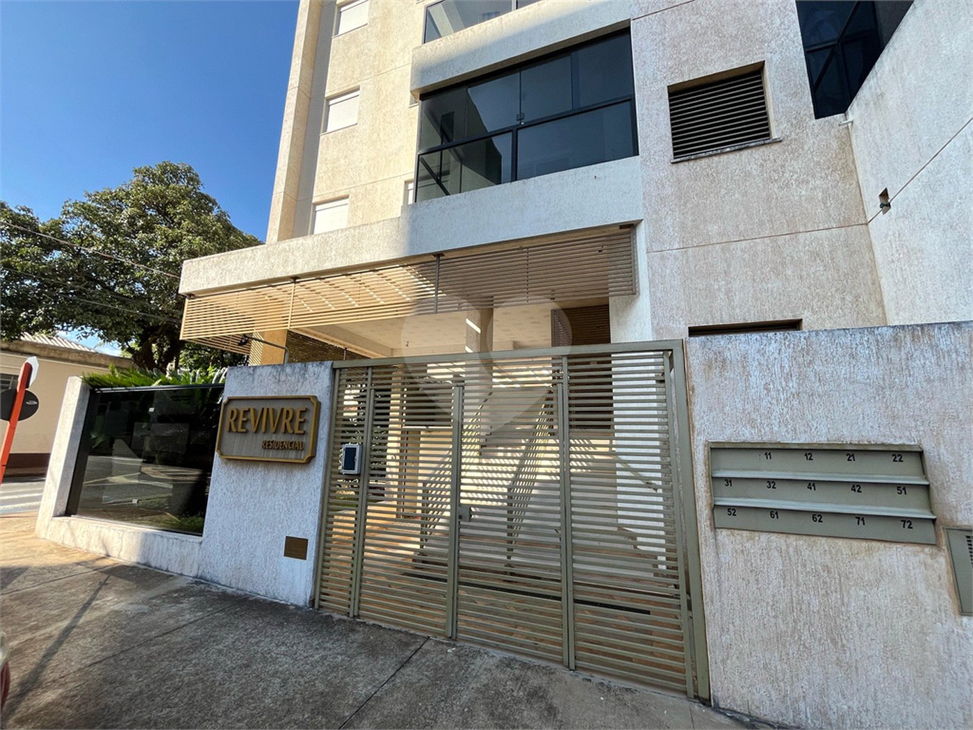 Apartamento mobiliado com 2 dormitórios sendo 1 suíte