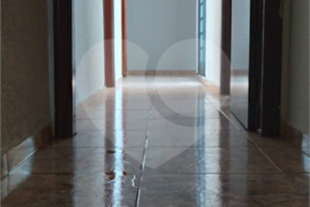 Casa térrea no Jardim Santa Maria .