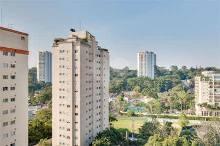 Apartamento Alto da Boa Vista em Condominio Clube