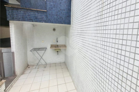 Sobrado à Venda na Aclimação - 150 m² - 2 Salas, 3 Dorms, 2 Vagas.