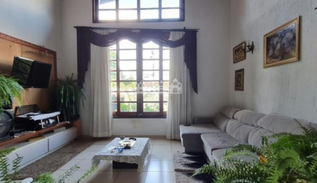 Casa à venda com 3 quartos, sendo 1 suíte,  em Vila Santista, Atibaia, SP