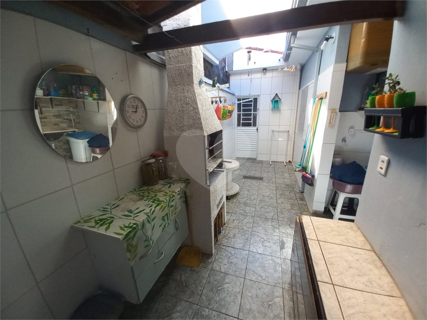 Casa Térrea com 3 dormitórios, sendo 1 suíte.