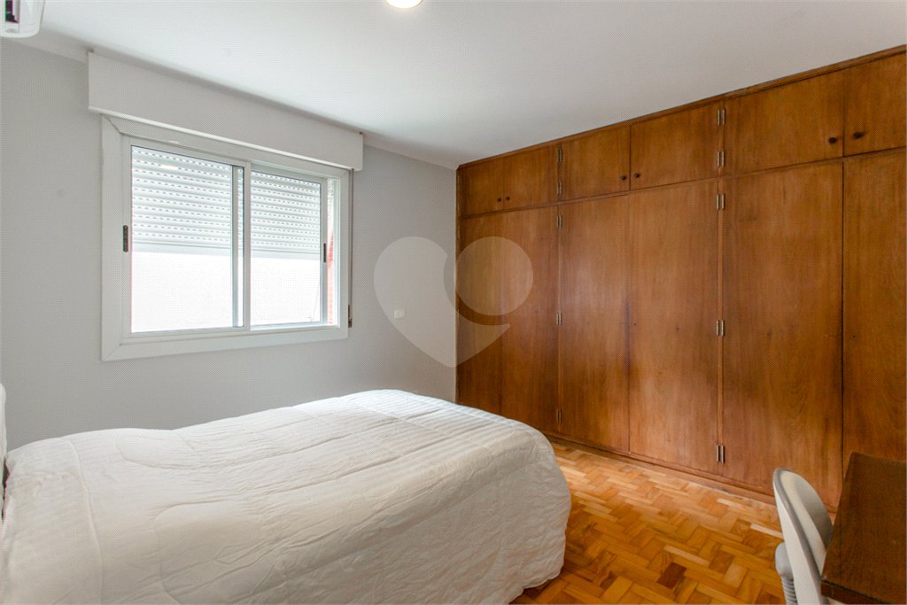 Apto Reformado prox à Av.Paulista - 230m2 /4 Suítes + Escritório/3 Vagas de garagem