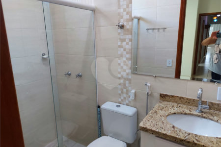 Casa Térrea com 2 dormitórios, sendo 1 suíte.