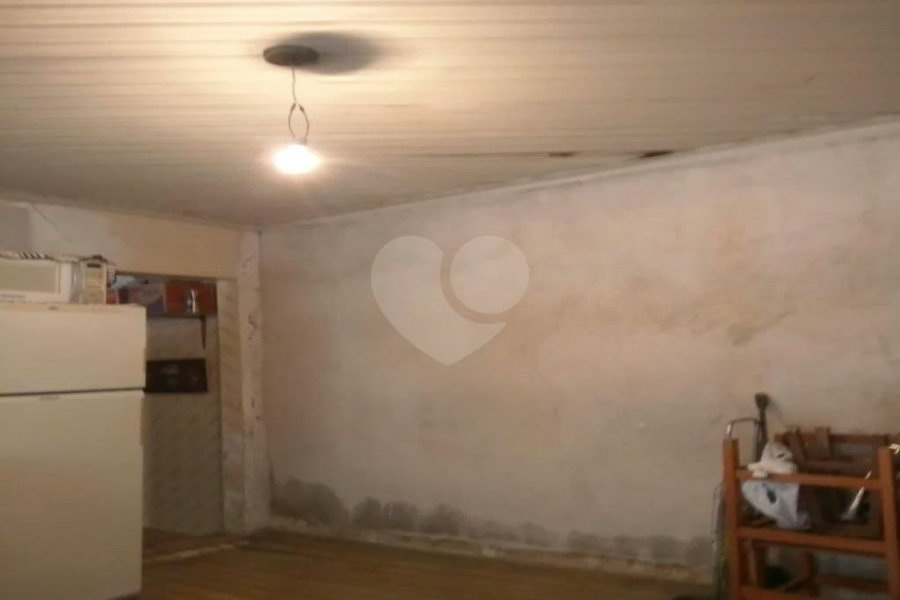 Sobrado grande com 2 garagens, 4 dormitórios.