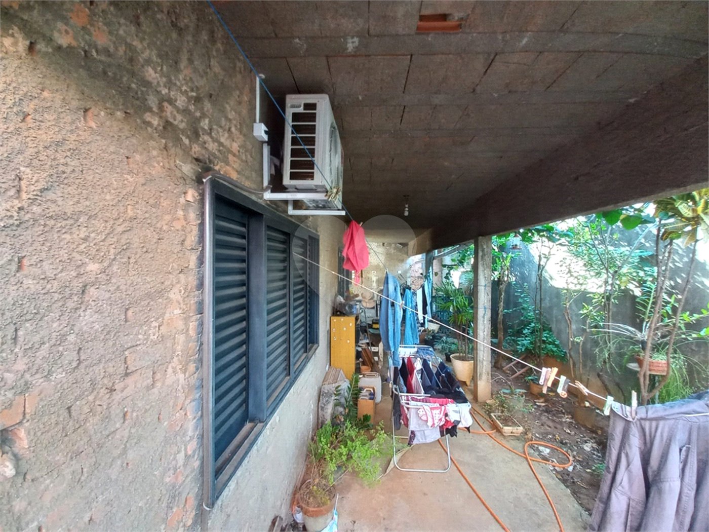 Casa térrea com 2 dormitórios.