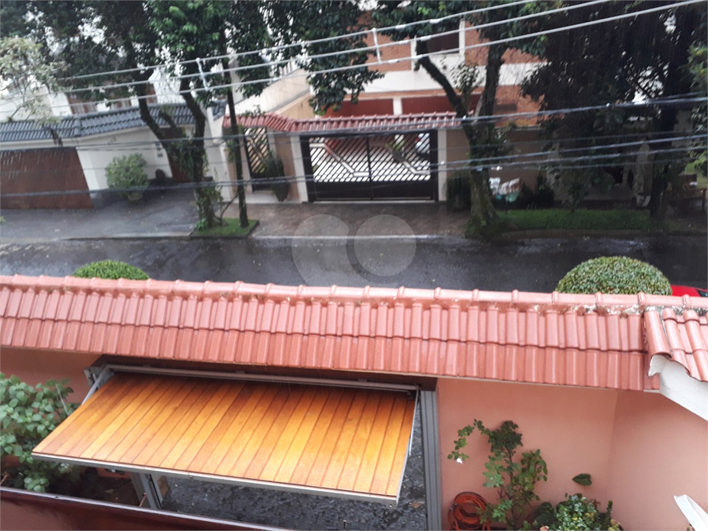 Mansão em condomínio, com 6 suites, e vagas para 15 autos....