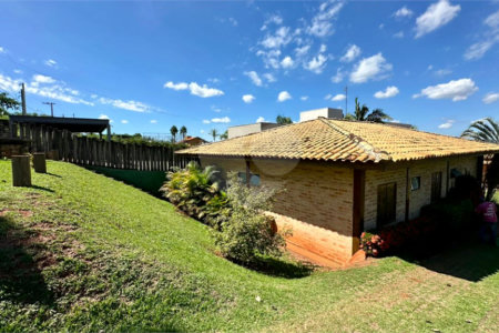Casa para venda no Condomínio Vivenda do Broa.