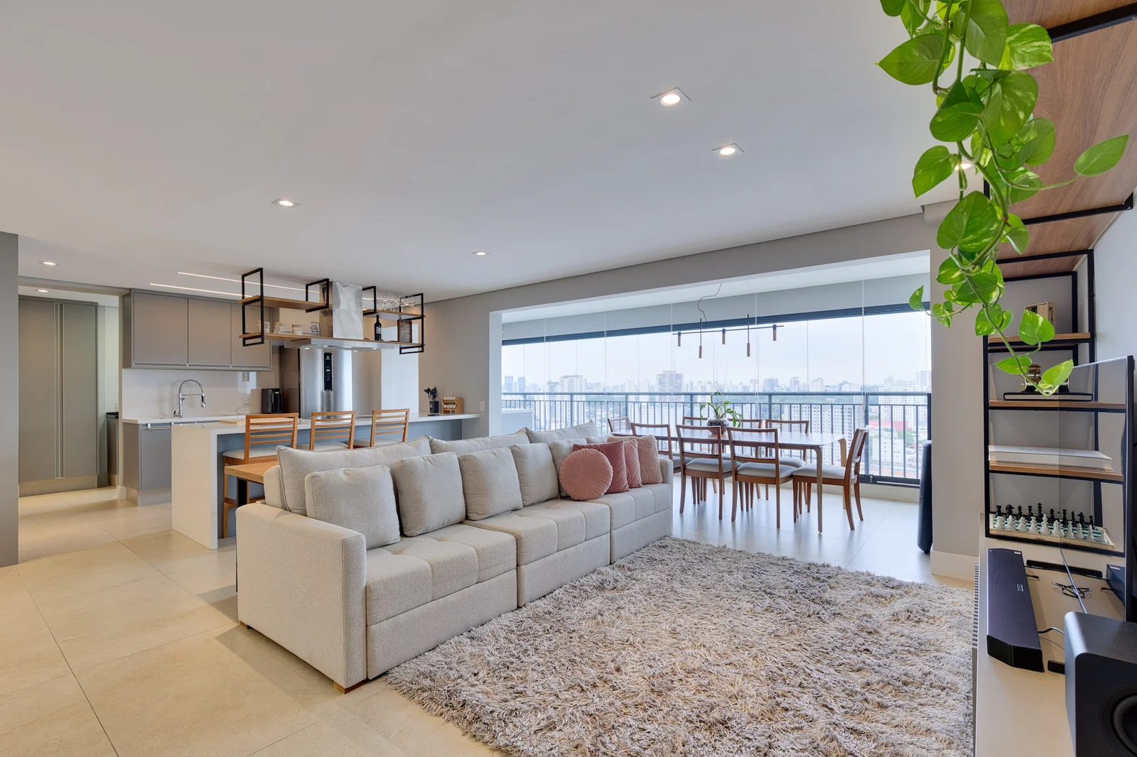 Apartamento à venda com 2 suítes em Santo Amaro, São Paulo, SP