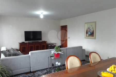 Apartamento próximo ao Metro com 03 dormitórios e 01 Suíte, 2 vagas á venda na Vila Mariana!