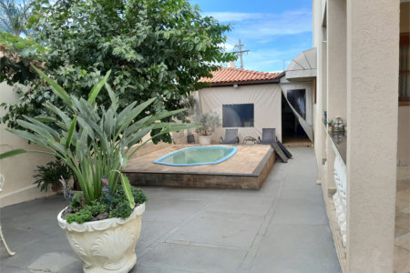 Casa para venda no Planalto Paraíso.
