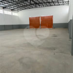 GALPÃO INDUSTRIAL NOVO – 800 M² - Em frente à Rodovia Kanela Forti