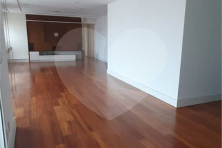 Apartamento Alto Padrão de 176m² na Aclimação — São Paulo/SP