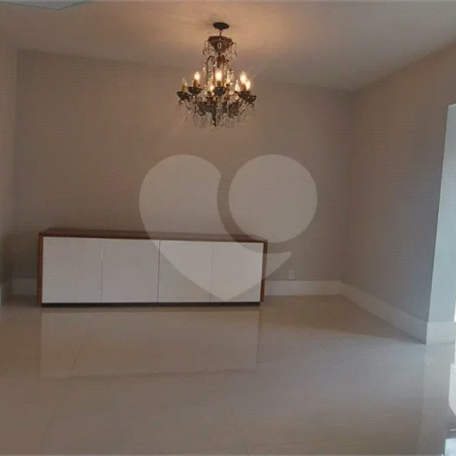 Apartamento à venda no Campo Belo de 245m² com 3 suítes e 3 vagas