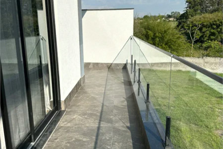 Condomínio London Park – Indaiatuba/SP - Uma casa simplesmente encantadora, em uma das posições mais desejadas do Condomínio London Park, com fundo para a mata, proporcionando privacidade, tranquilidade e uma conexão incrível com a natureza. Terreno: 318,12 m² - Área construída: 265,09 m²