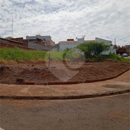 Terreno com 251,00 m² .
