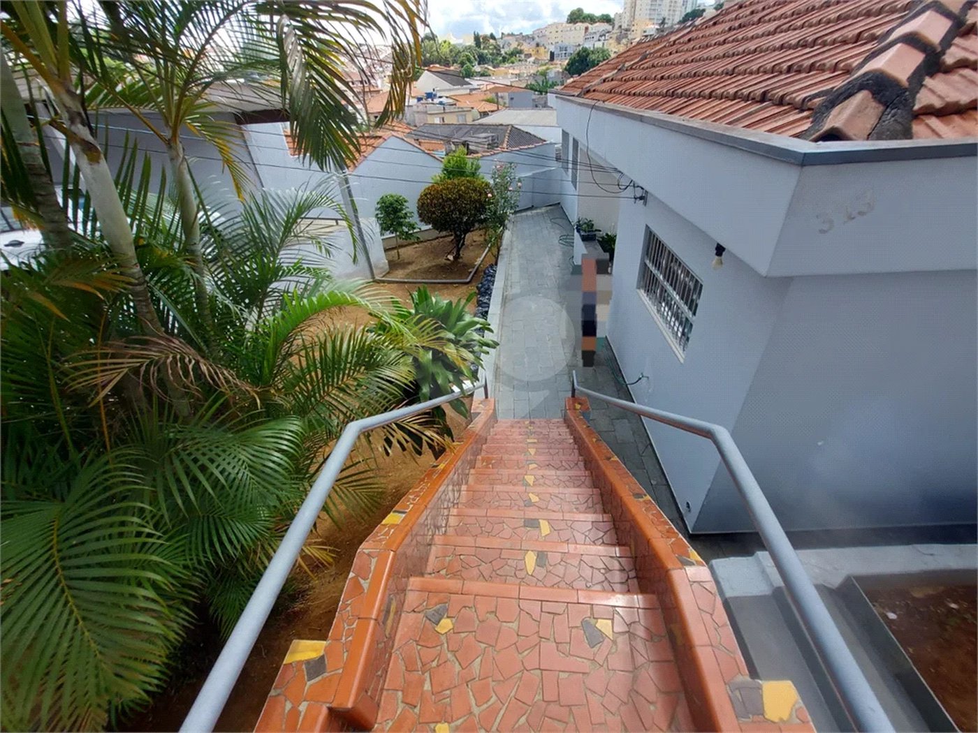 CASA TÉRREA À VENDA NA MOOCA - COM PORTEIRA FECHADA.