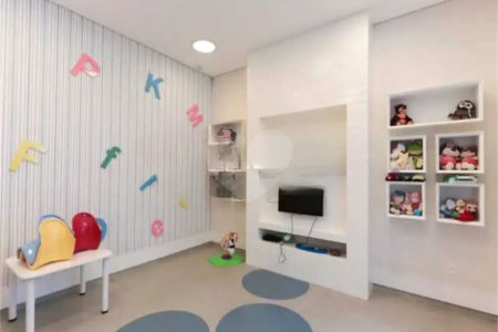 Apartamento de 306m² na melhor região de Moema, 3 suítes, 5 vagas, varanda gourmet, depósito, fora de rota