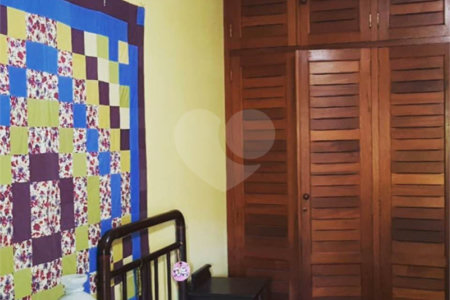 Casa térrea com piscina para venda no Parque Santa Marta
