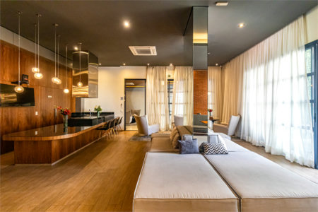 Itaim ! Studio ,muito bem localizado ! vaga de garagem !