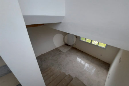 Sobrado à venda com 3 quartos, sendo 1 suíte, em Vila Omízollo, Louveira, SP