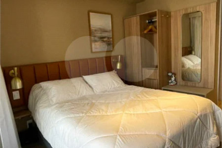 Apartamento mobiliado no Planalto Paulista com 1 dormitório e varanda.