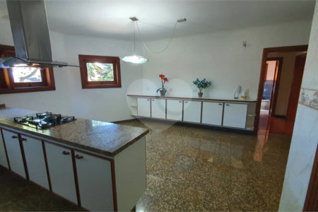 Casa à venda com 4 quartos, sendo 3 suítes, em Interlagos, São Paulo, SP