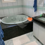 Casa à venda com 5 quartos, sendo 2 suítes, no condomínio Capela do Barreiro, Itatiba - SP