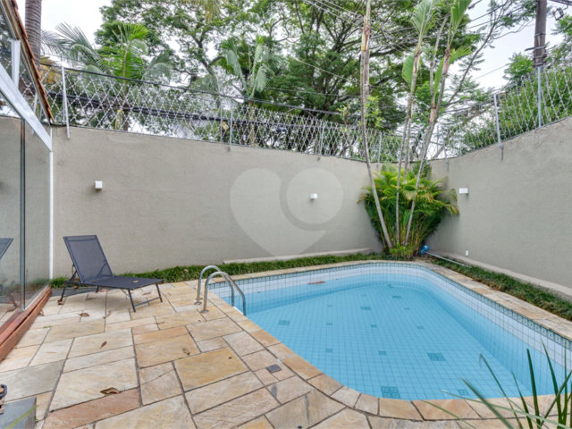 Casa à venda com 5 quartos, sendo 3 suítes,  em Alto da Boa Vista, São Paulo, SP
