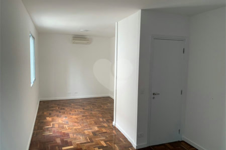 Sobrado à venda ou para alugar com 7 quartos, sendo 3 suítes, em Vila Mariana, São Paulo, SP
