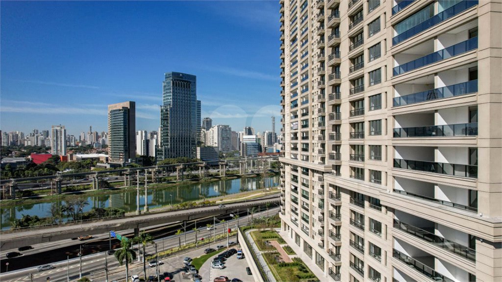 Apartamento à venda com 4 suítes em Real Parque, São Paulo, SP