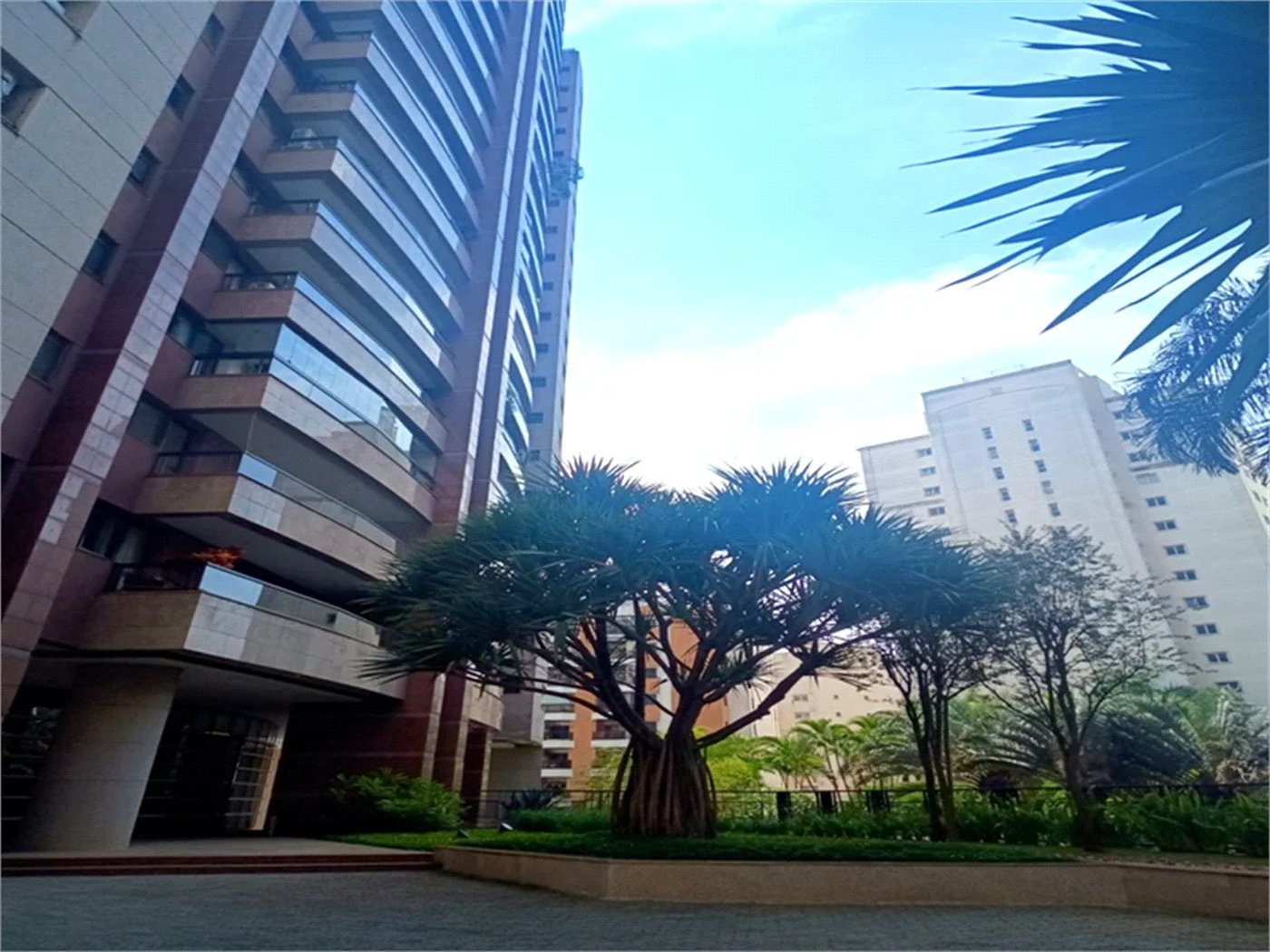 Apartamento à venda com 3 suítes em Vila Suzana, São Paulo, SP