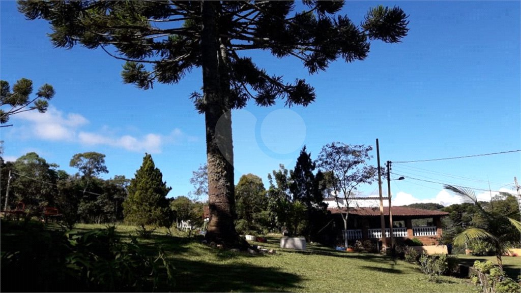 Chácara à venda com 8 quartos, sendo 3 suítes, no Centro, Toledo, MG