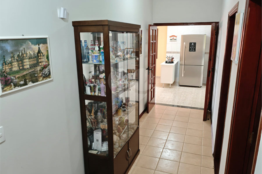 Casa à venda com 4 quartos, sendo 2 suítes,  em Country Residencial Felix, Bom Jesus dos Perdões, SP