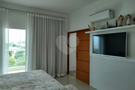 Casa à venda com 4 quartos, sendo 2 suítes, no condomínio Primavera, Salto - SP