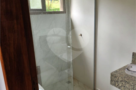 Casa à venda com 2 quartos, sendo 1 suíte, no condomínio Chácara Pedra Grande, Atibaia - SP